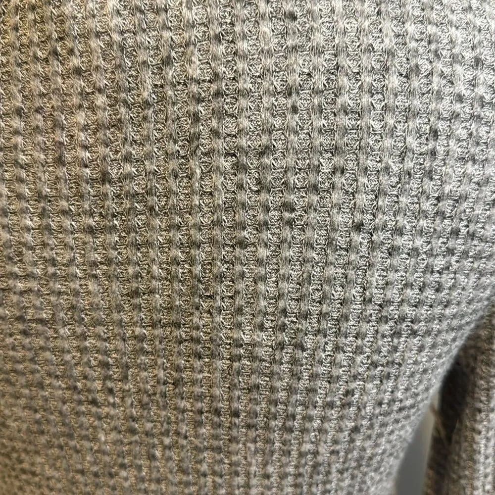 Mystree heather gray super soft & stretchy thermal scoop neck henley. Small.